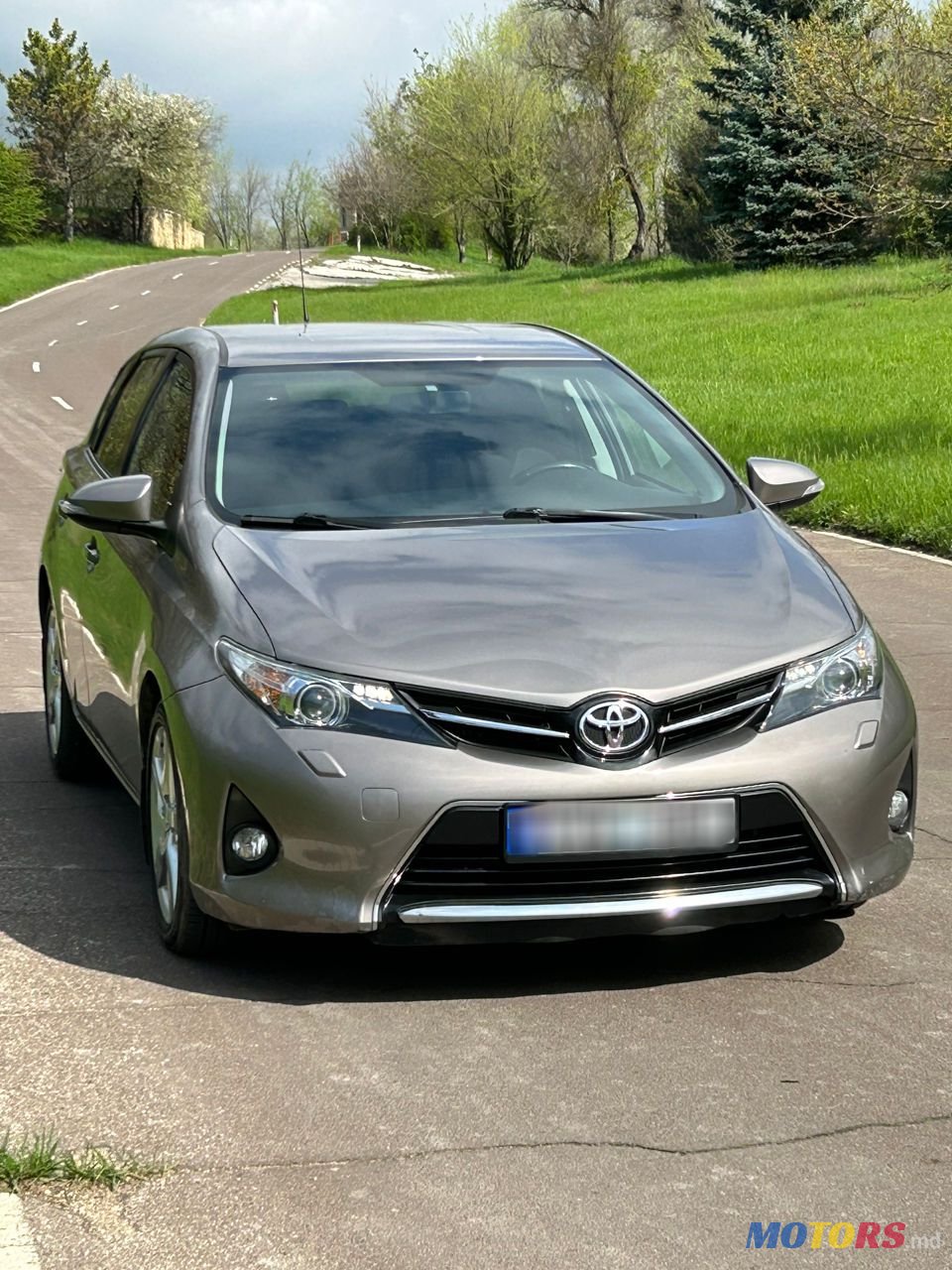 2013' Toyota Auris photo #3