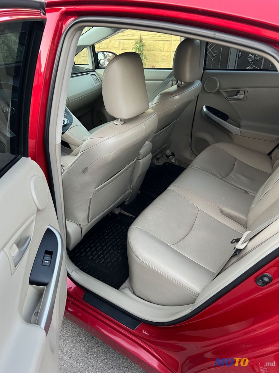 2010' Toyota Prius photo #6