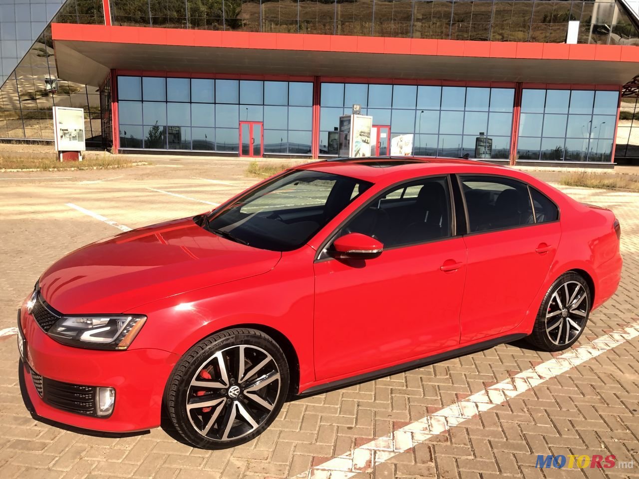 2012' Volkswagen Jetta photo #2