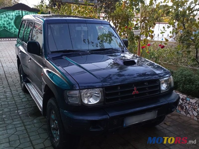 2003' Mitsubishi Pajero photo #1