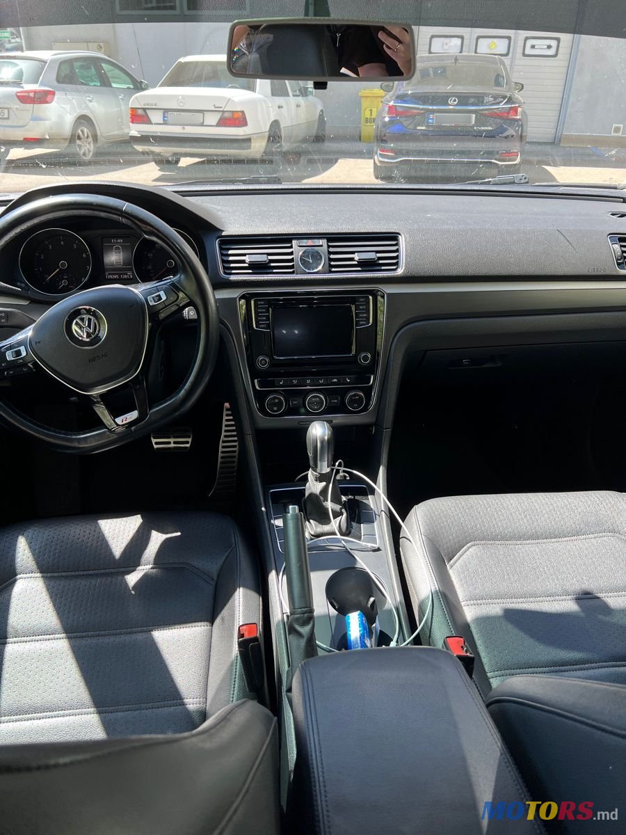 2017' Volkswagen Passat photo #6