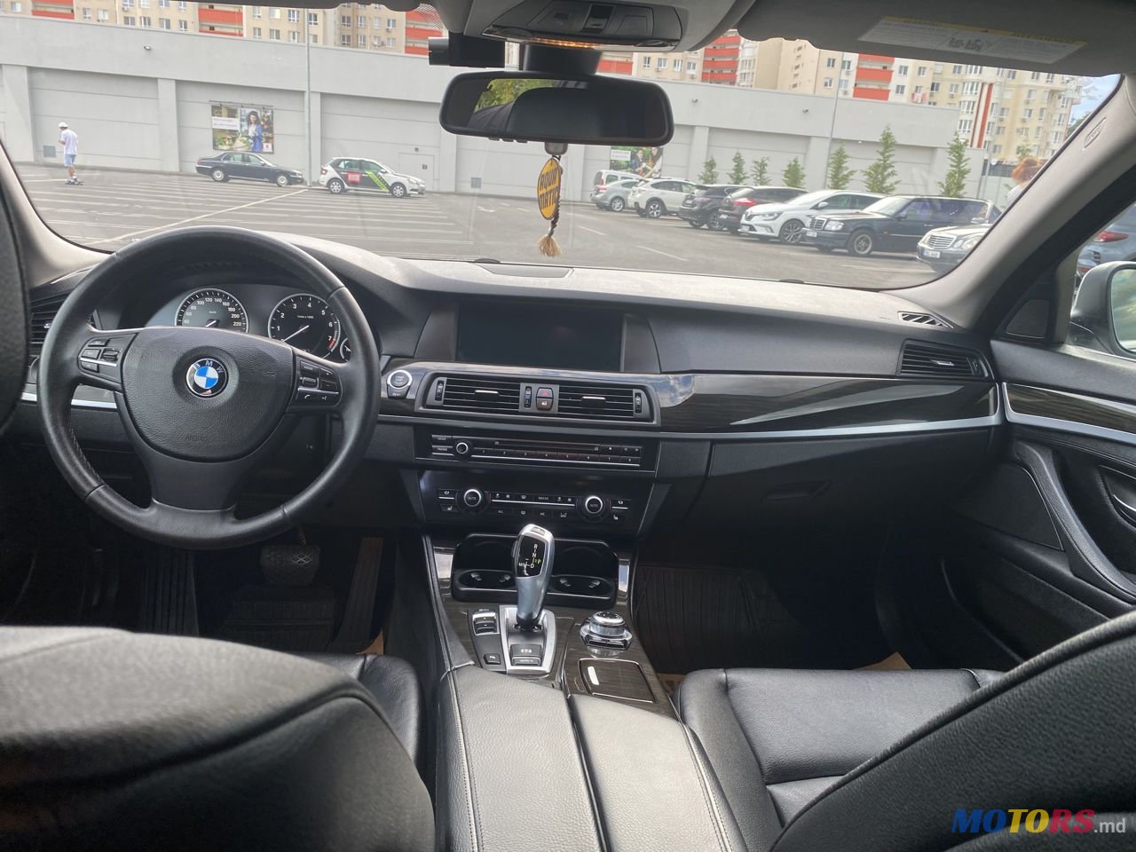 2013' BMW 5 Series photo #3