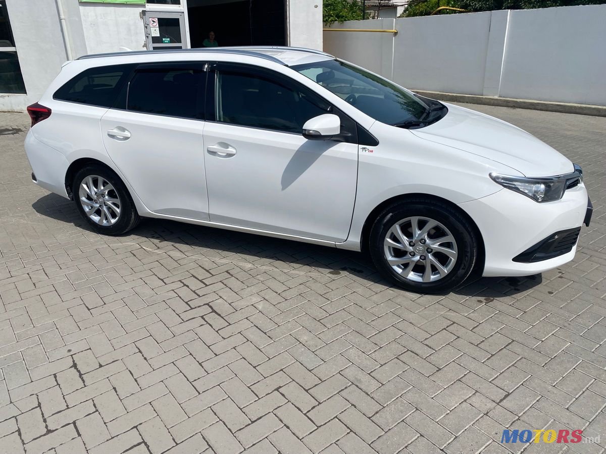 2016' Toyota Auris photo #4
