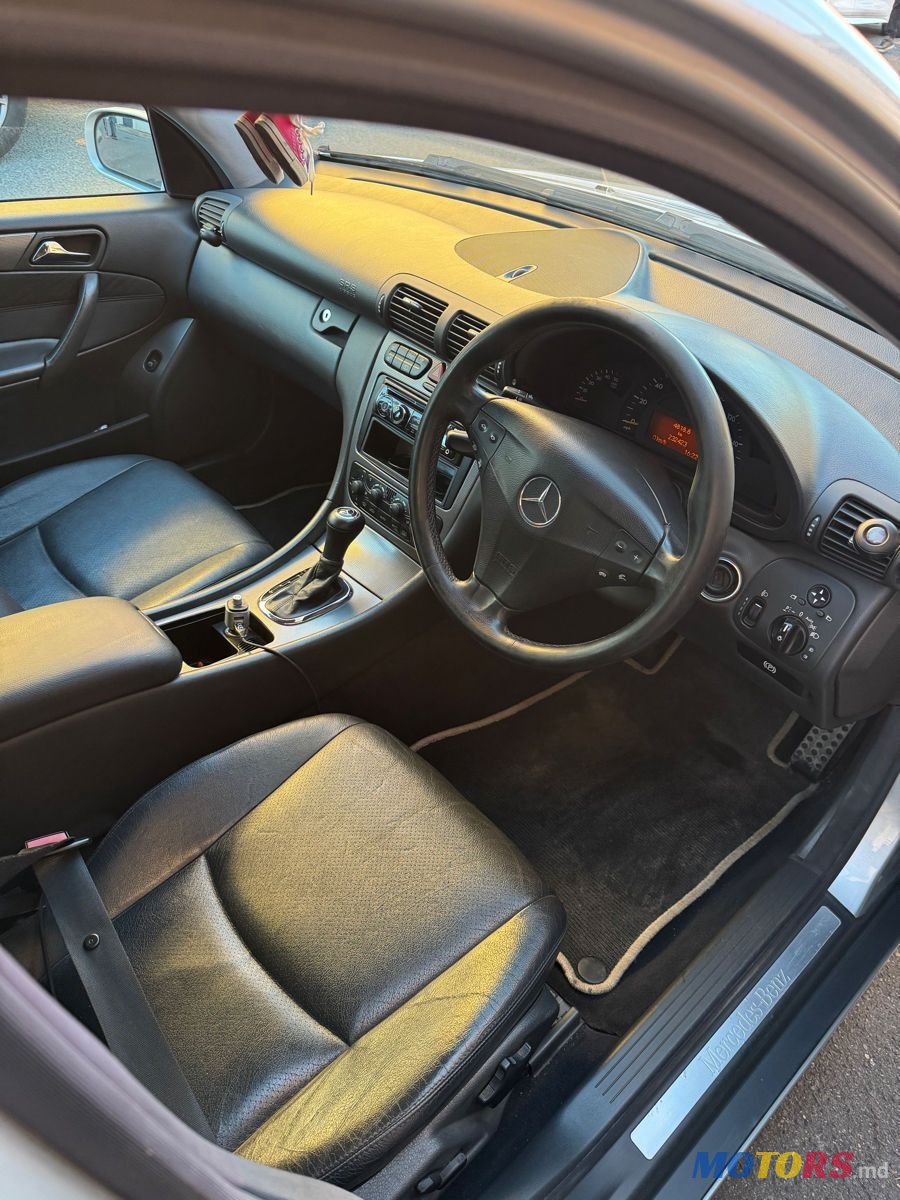 2004' Mercedes-Benz C-Class photo #3