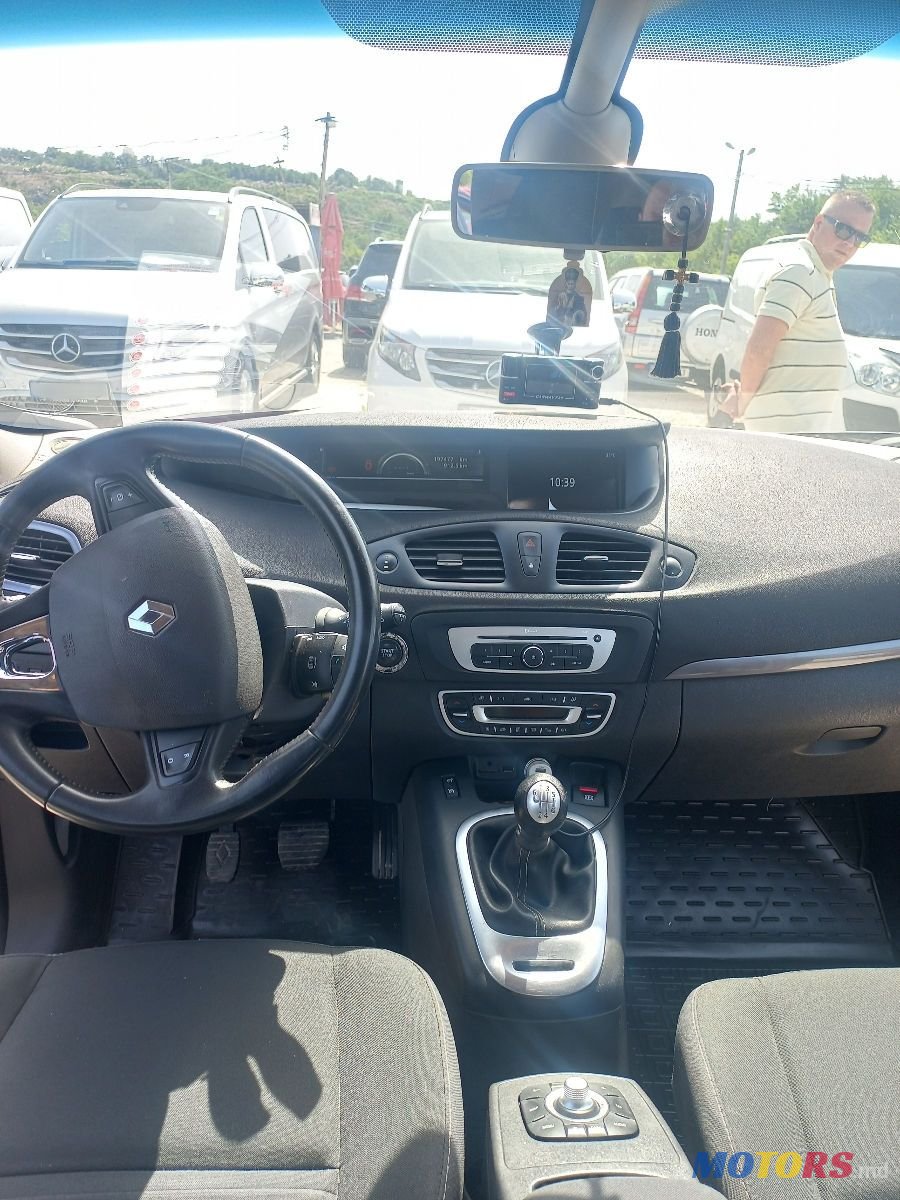 2014' Renault Scenic photo #1