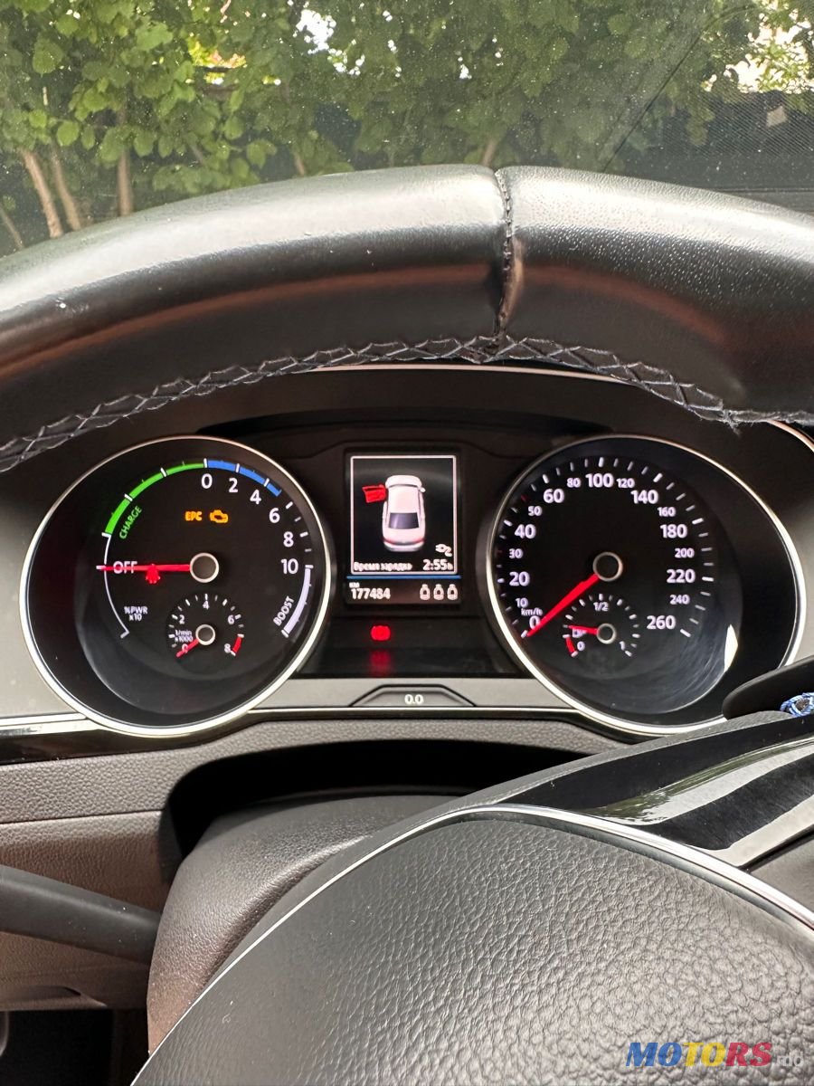 2016' Volkswagen Passat photo #4