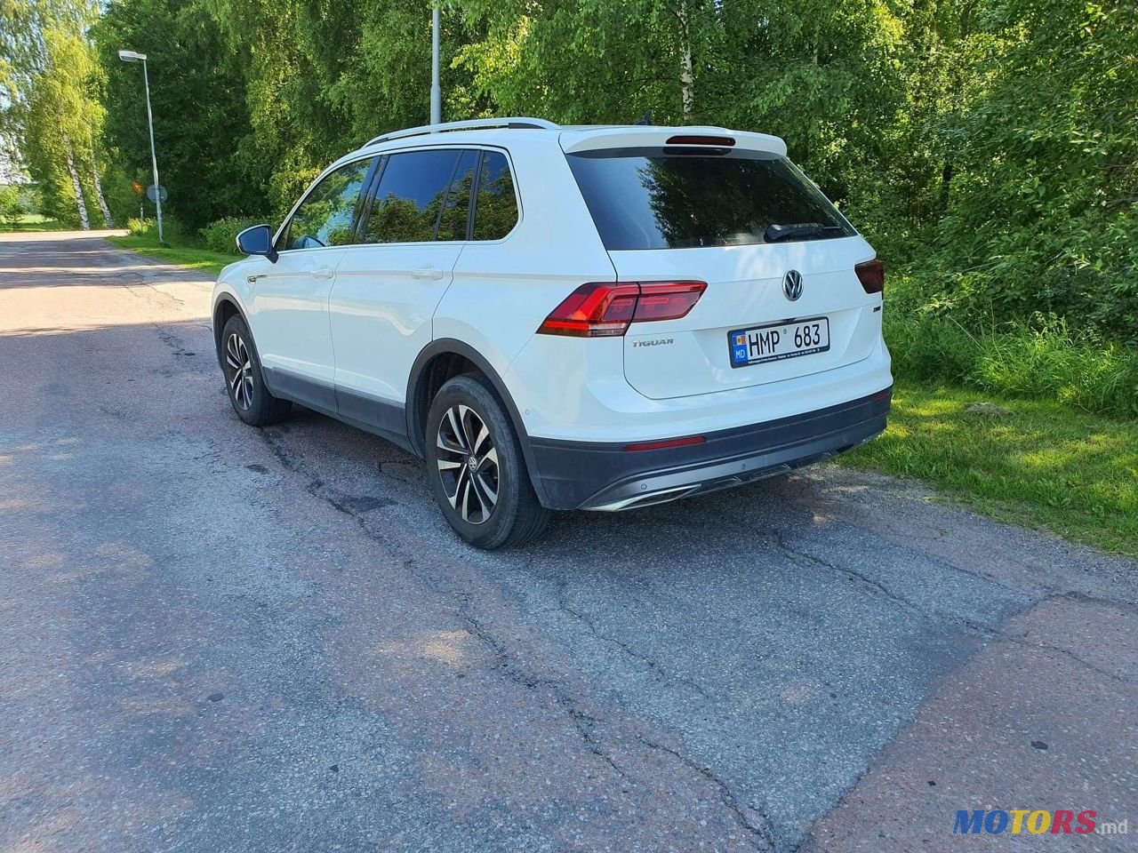 2019' Volkswagen Tiguan photo #2