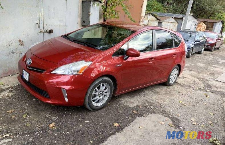 2012' Toyota Prius v photo #1