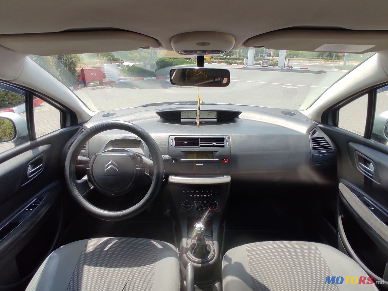 2008' Citroen C4 photo #6