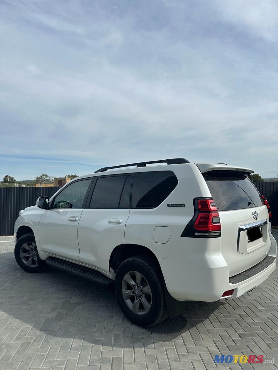 2012' Toyota Land Cruiser Prado photo #2