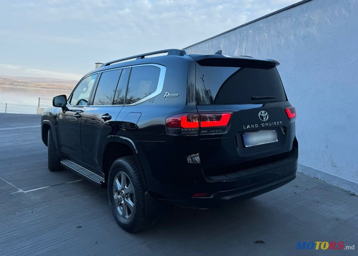 2021' Toyota Land Cruiser photo #4