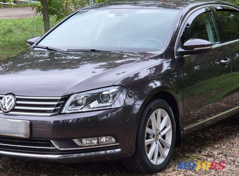 2011' Volkswagen Passat photo #4