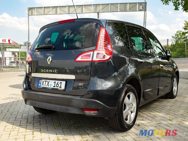 2010' Renault Scenic photo #3