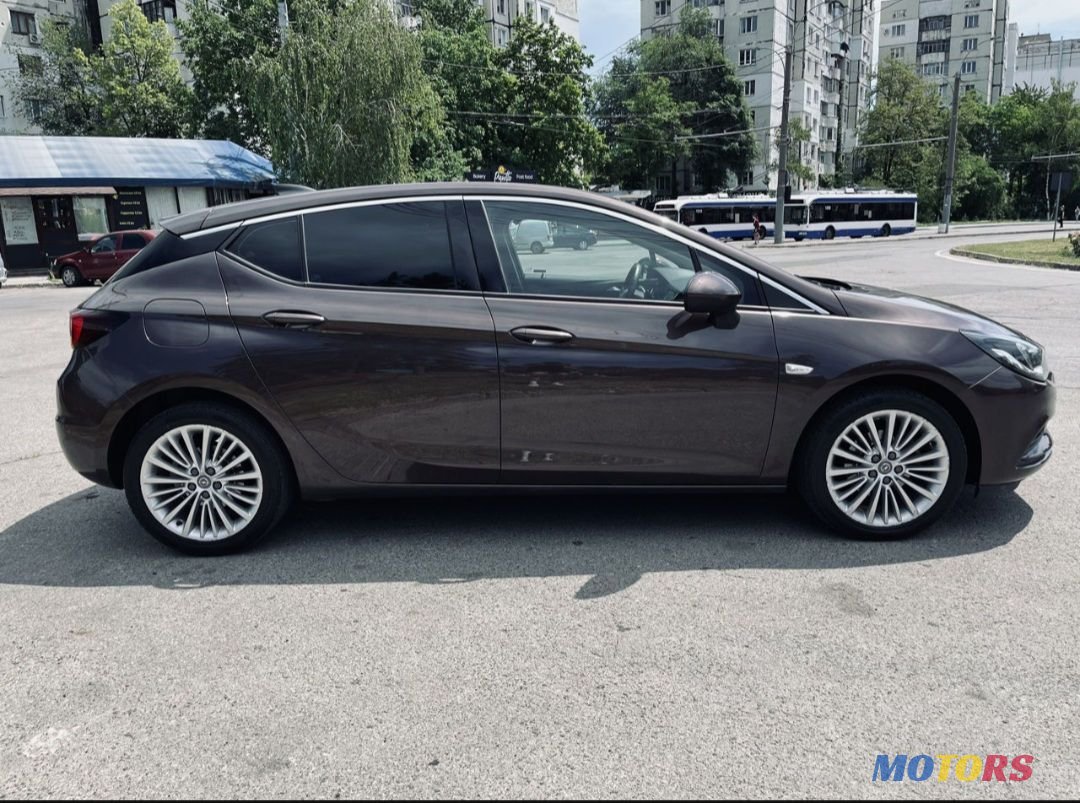 2016' Opel Astra photo #3