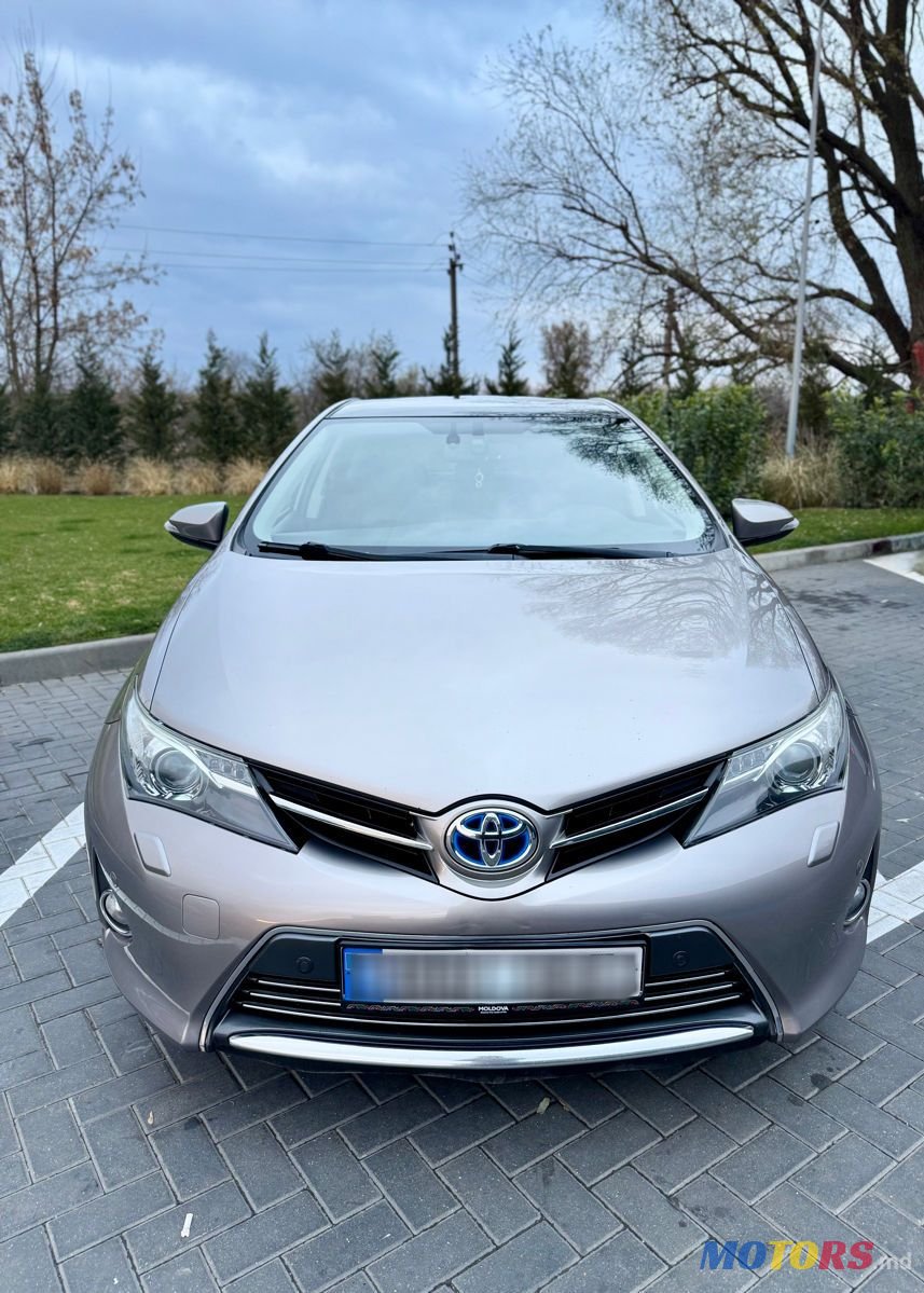 2013' Toyota Auris photo #1