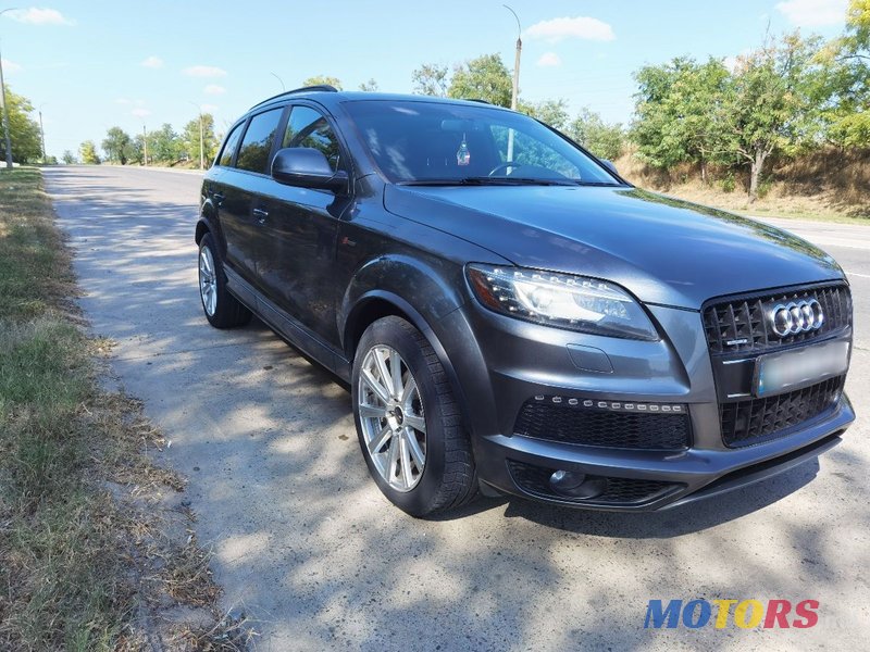 2013' Audi Q7 photo #2