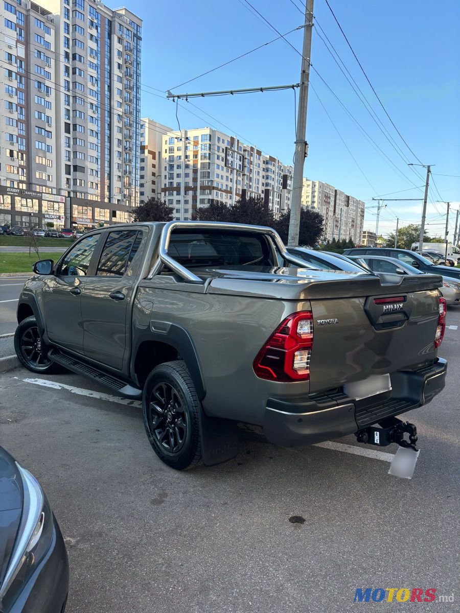 2023' Toyota Hilux photo #3