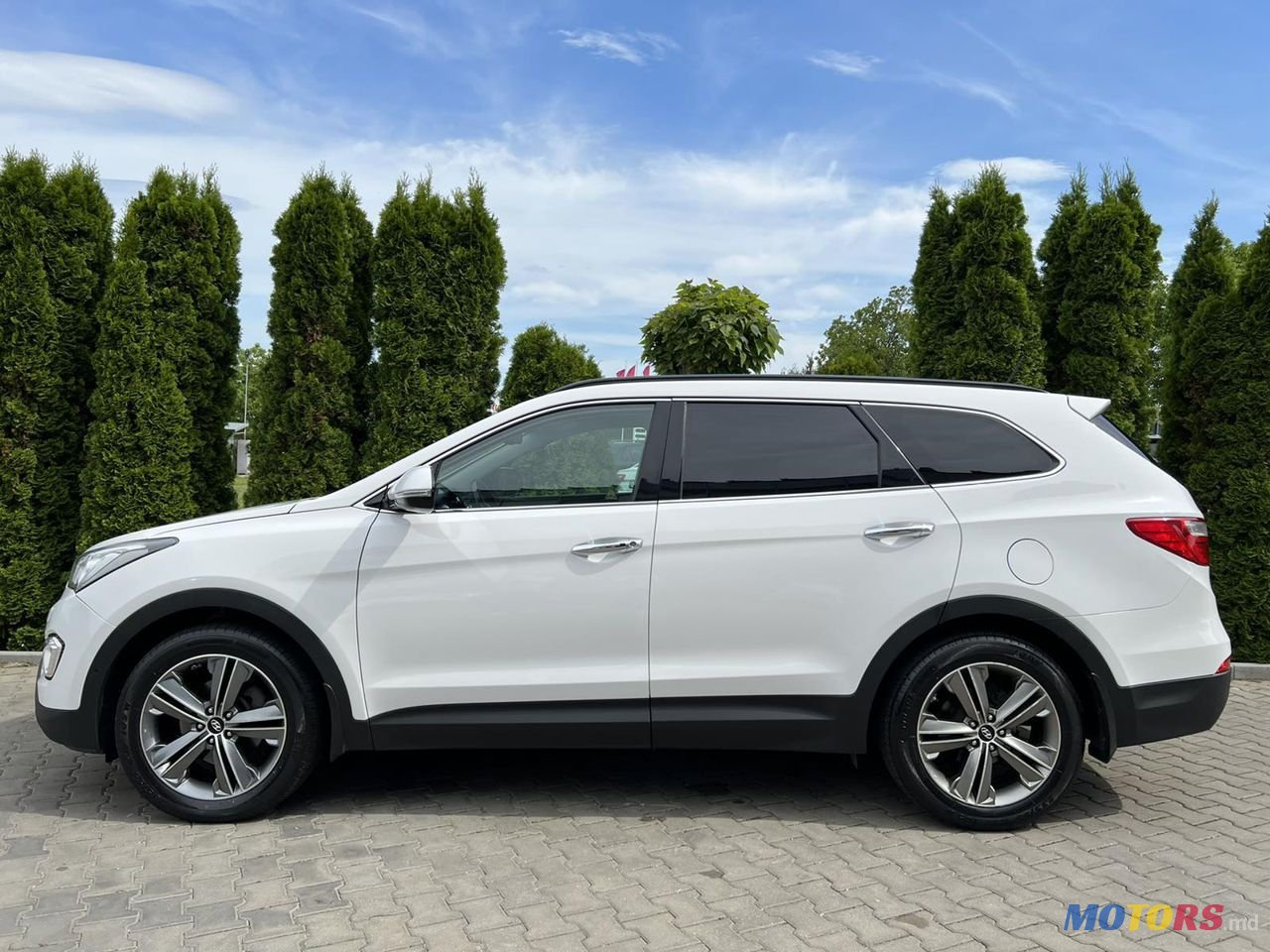 2013' Hyundai Santa Fe photo #3