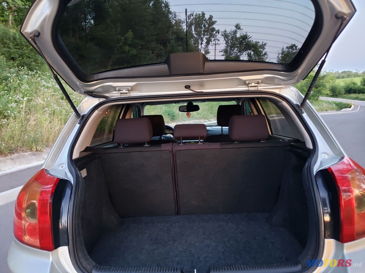 2004' Toyota Corolla photo #5