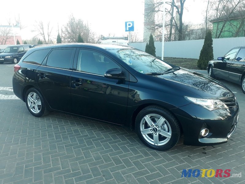 2014' Toyota Auris photo #2