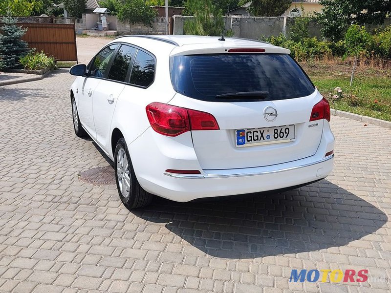 2013' Opel Astra photo #5