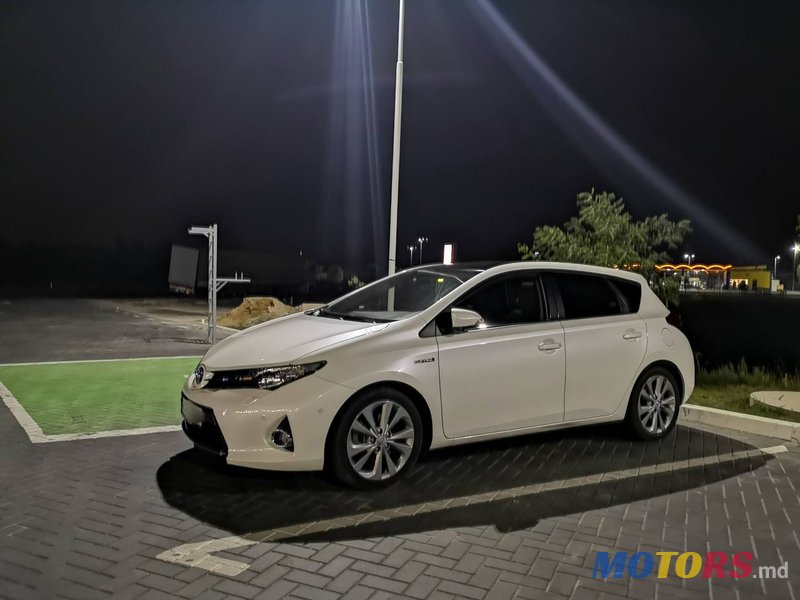 2013' Toyota Auris photo #1