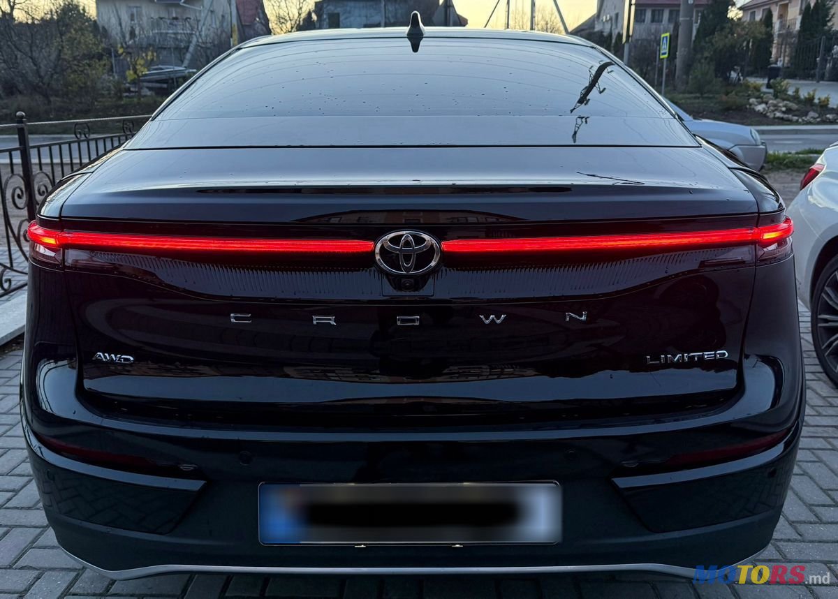 2023' Toyota Crown photo #4