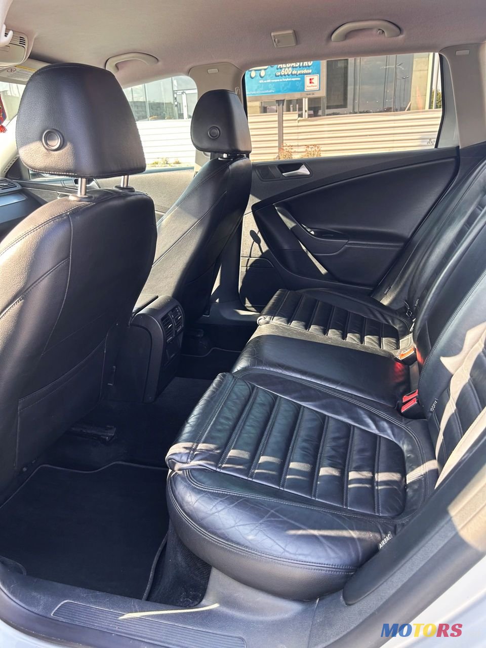 2008' Volkswagen Passat photo #5