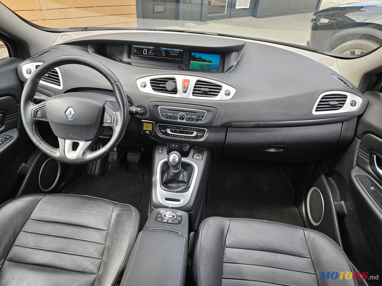 2010' Renault Grand Scenic photo #5