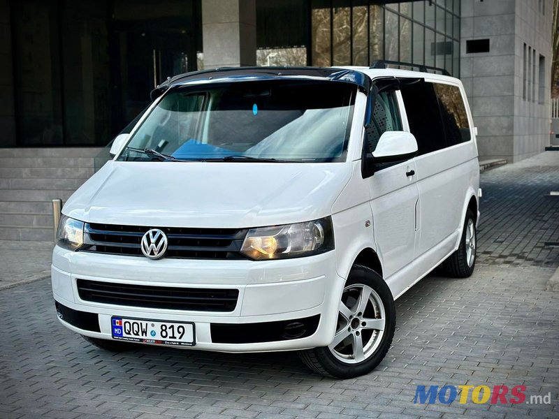 2011' Volkswagen Transporter photo #2