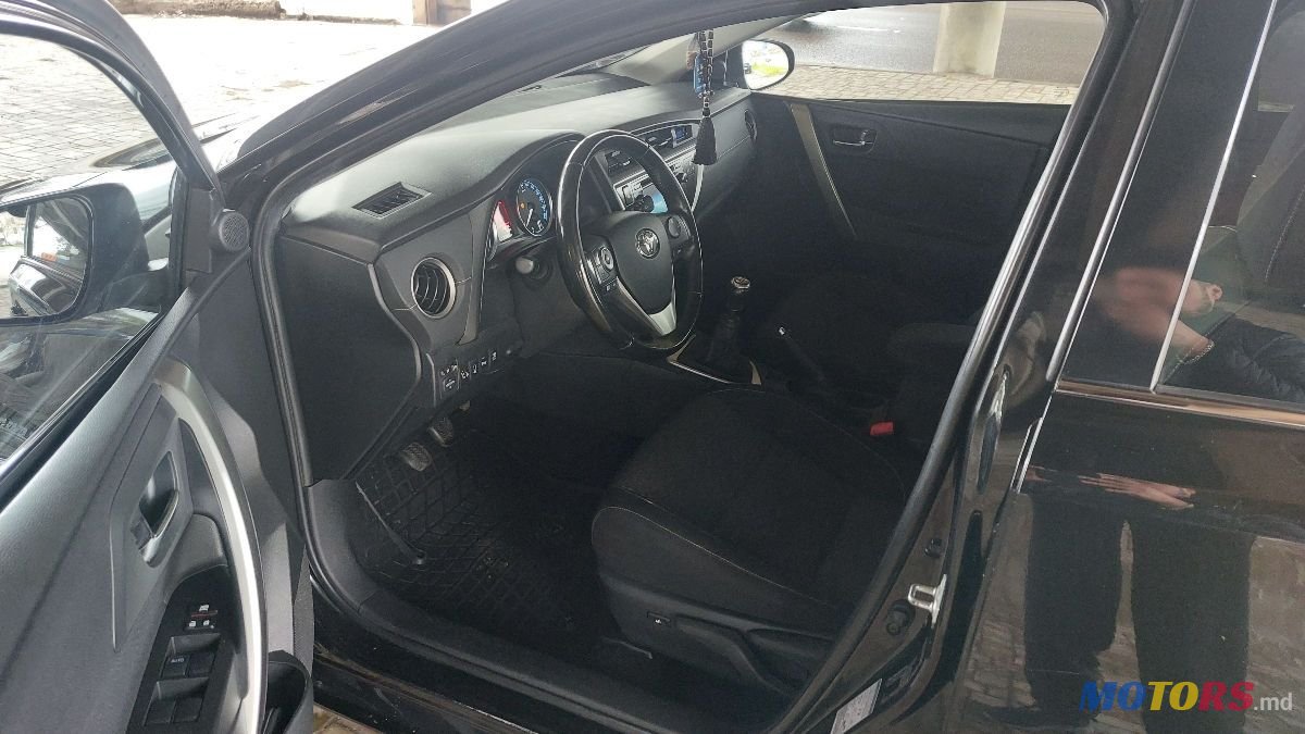 2014' Toyota Auris photo #5