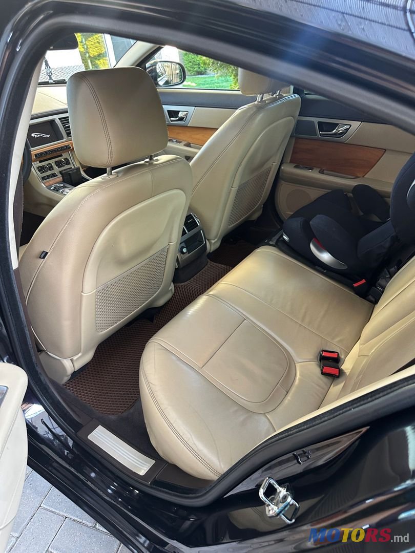 2012' Jaguar XF photo #4