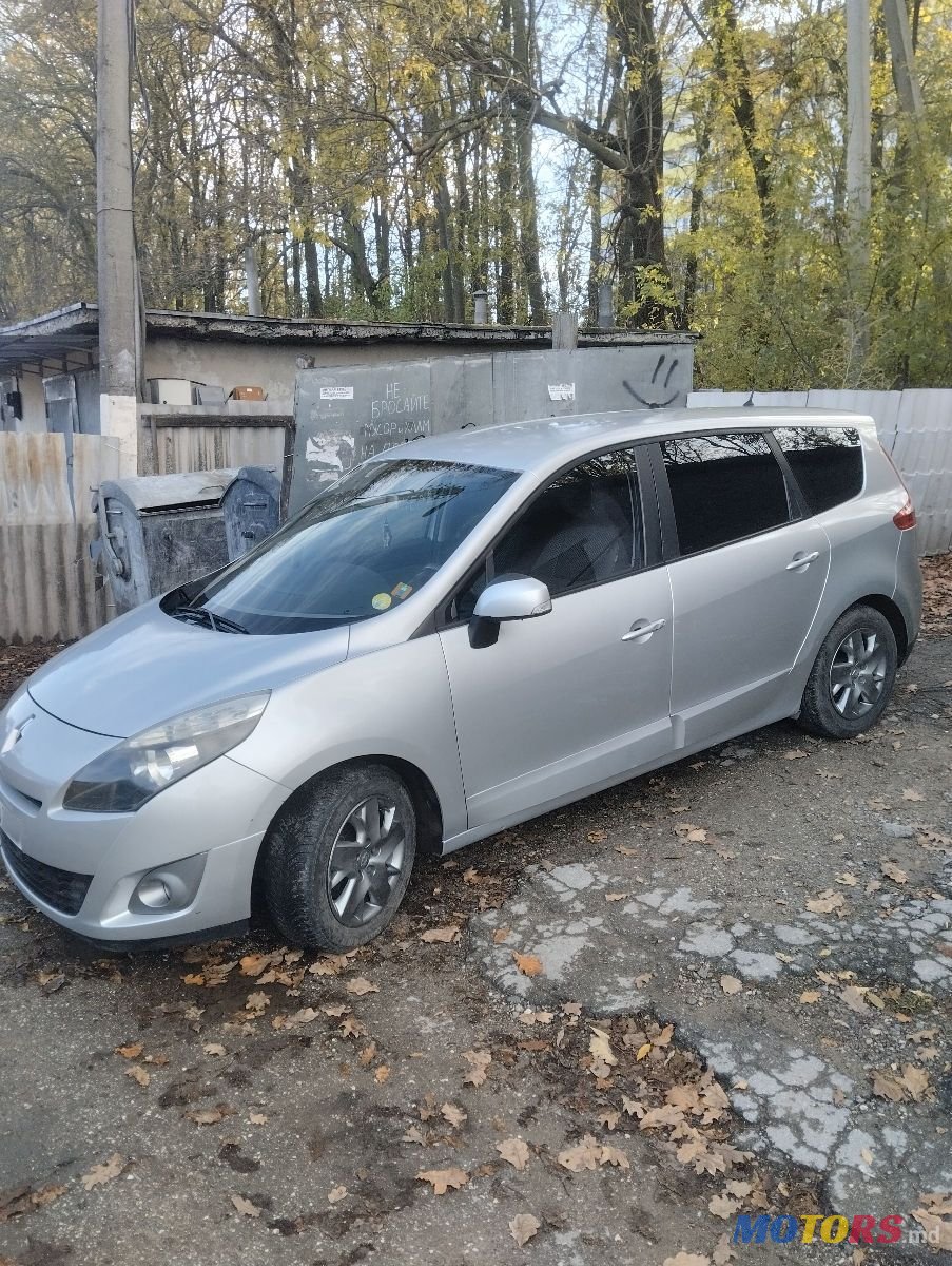 2011' Renault Grand Scenic photo #2