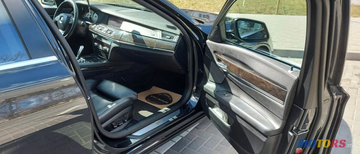 2012' BMW 7 Series photo #4