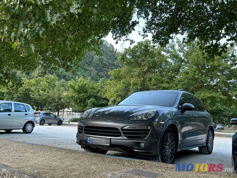 2014' Porsche Cayenne photo #2