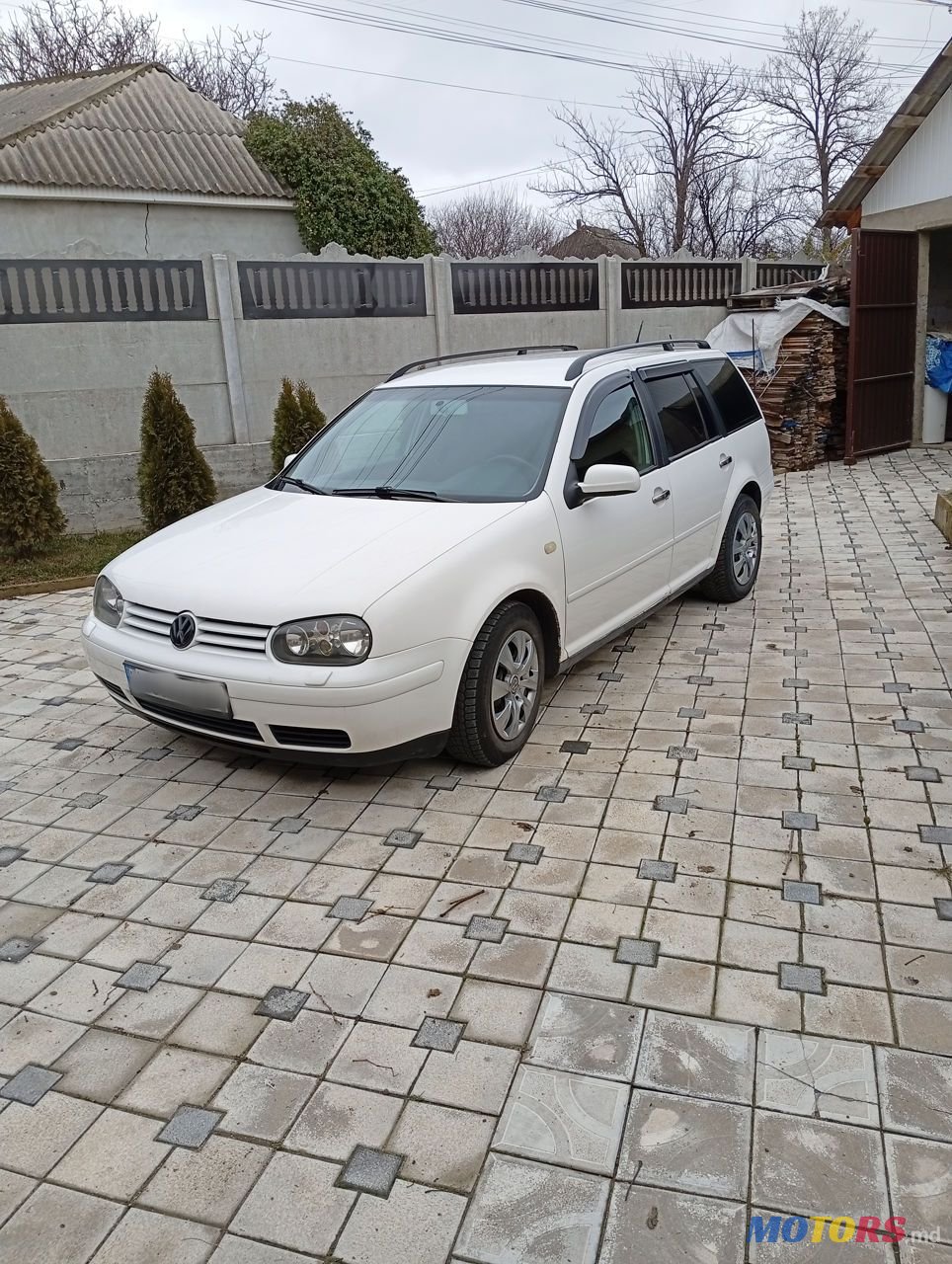 2001' Volkswagen Golf photo #3