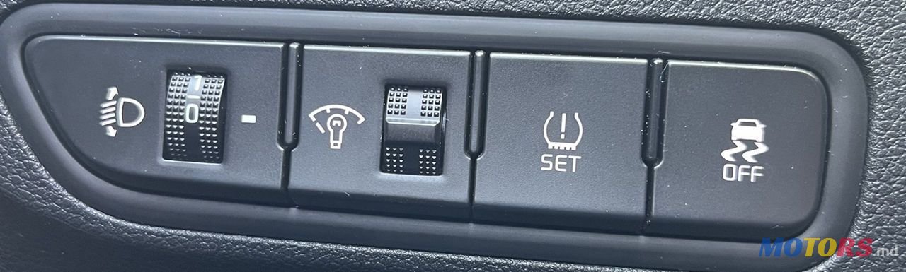 2018' Kia Rio X-Line photo #4