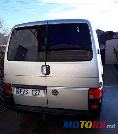 2002' Volkswagen Transporter photo #2