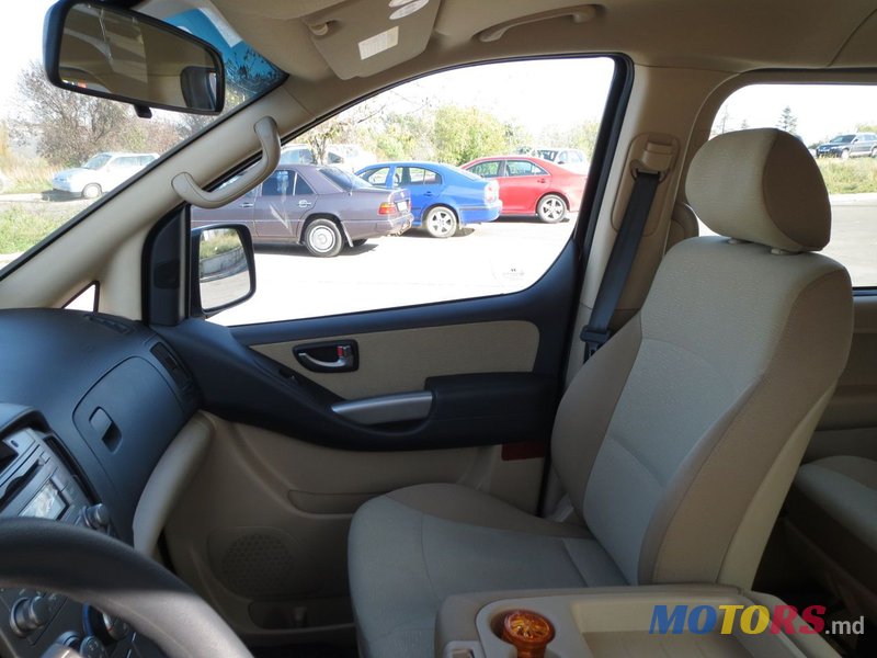 2009' Hyundai Grand Starex photo #4
