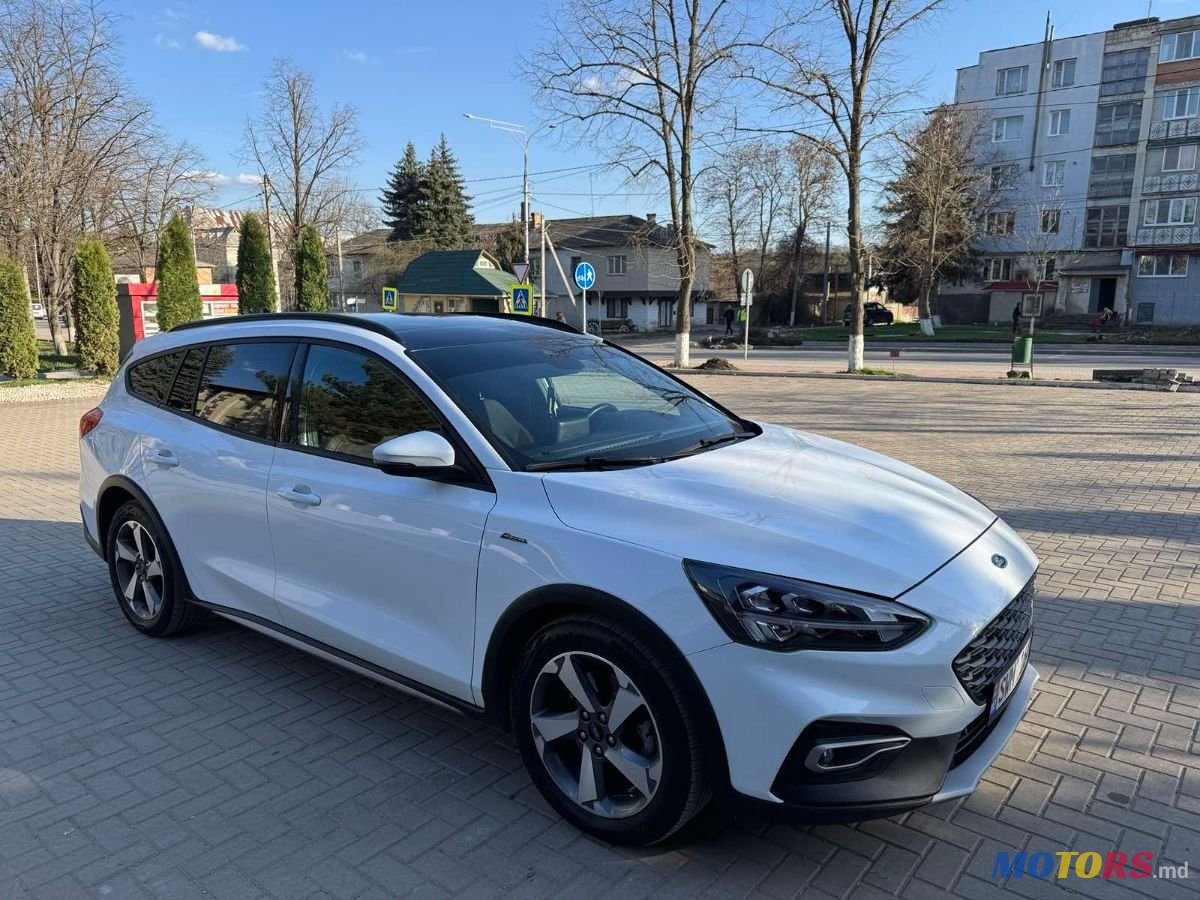 2020' Ford Focus photo #2