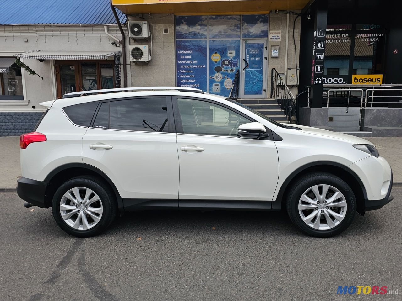 2013' Toyota RAV4 photo #3