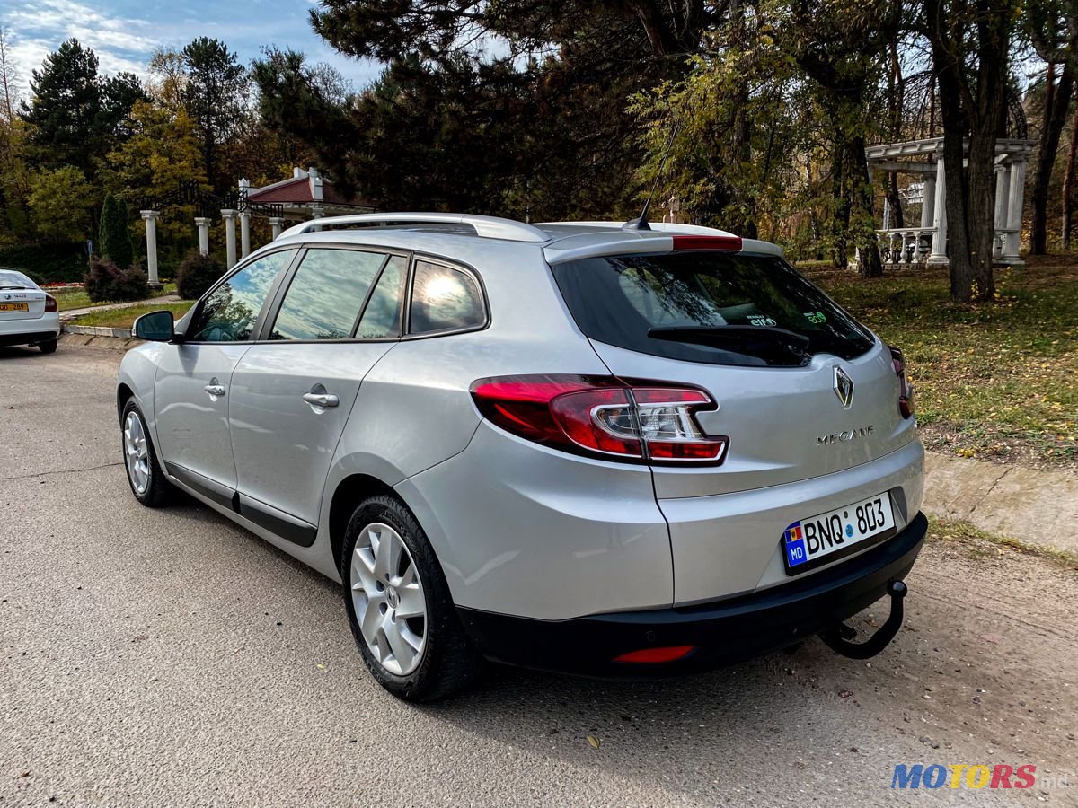 2012' Renault Megane photo #5