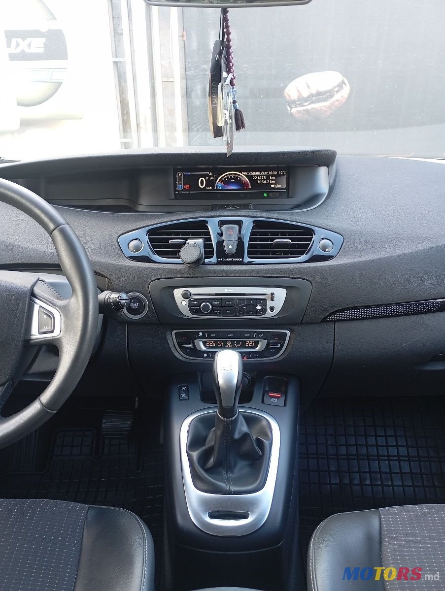 2012' Renault Grand Scenic photo #3