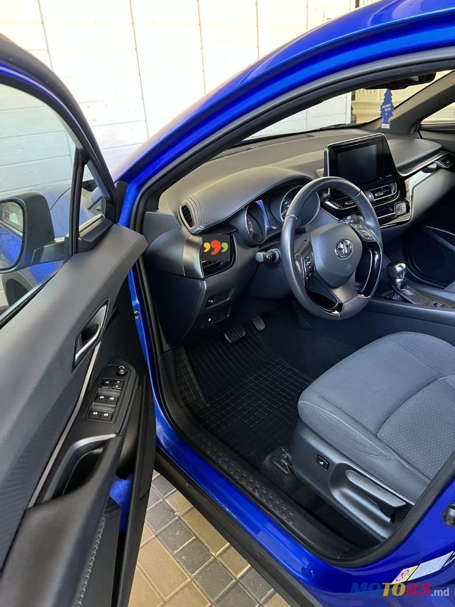 2017' Toyota C-HR photo #3