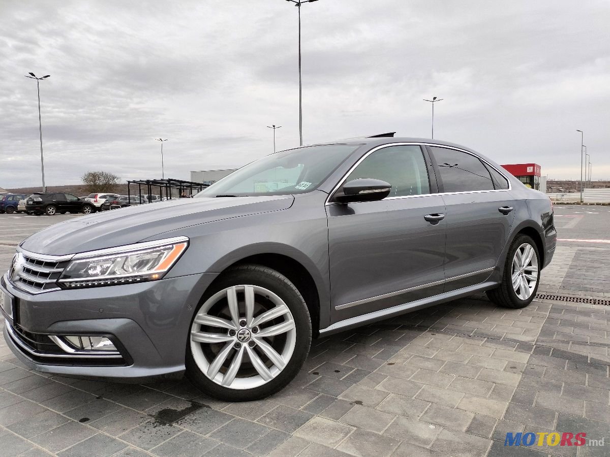 2017' Volkswagen Passat photo #2