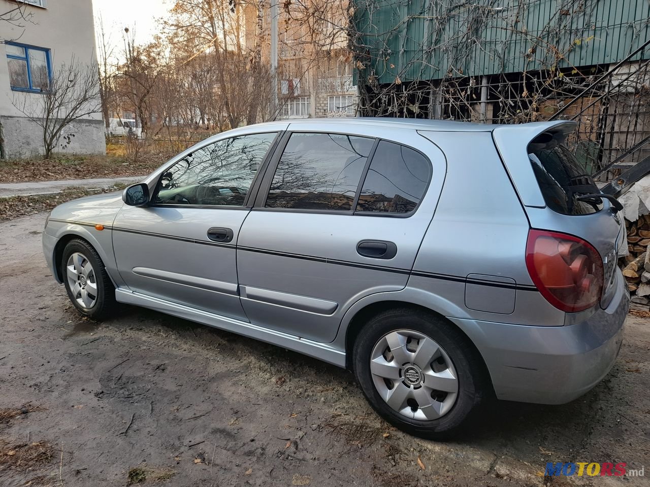 2004' Nissan Almera photo #2