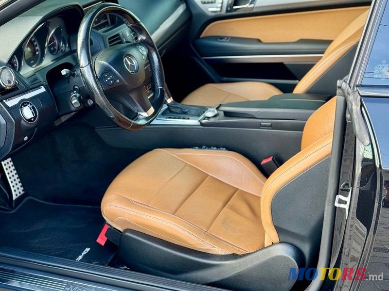 2010' Mercedes-Benz E-Class Coupe photo #5
