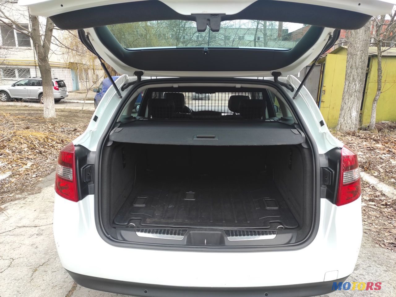 2013' Renault Laguna photo #5