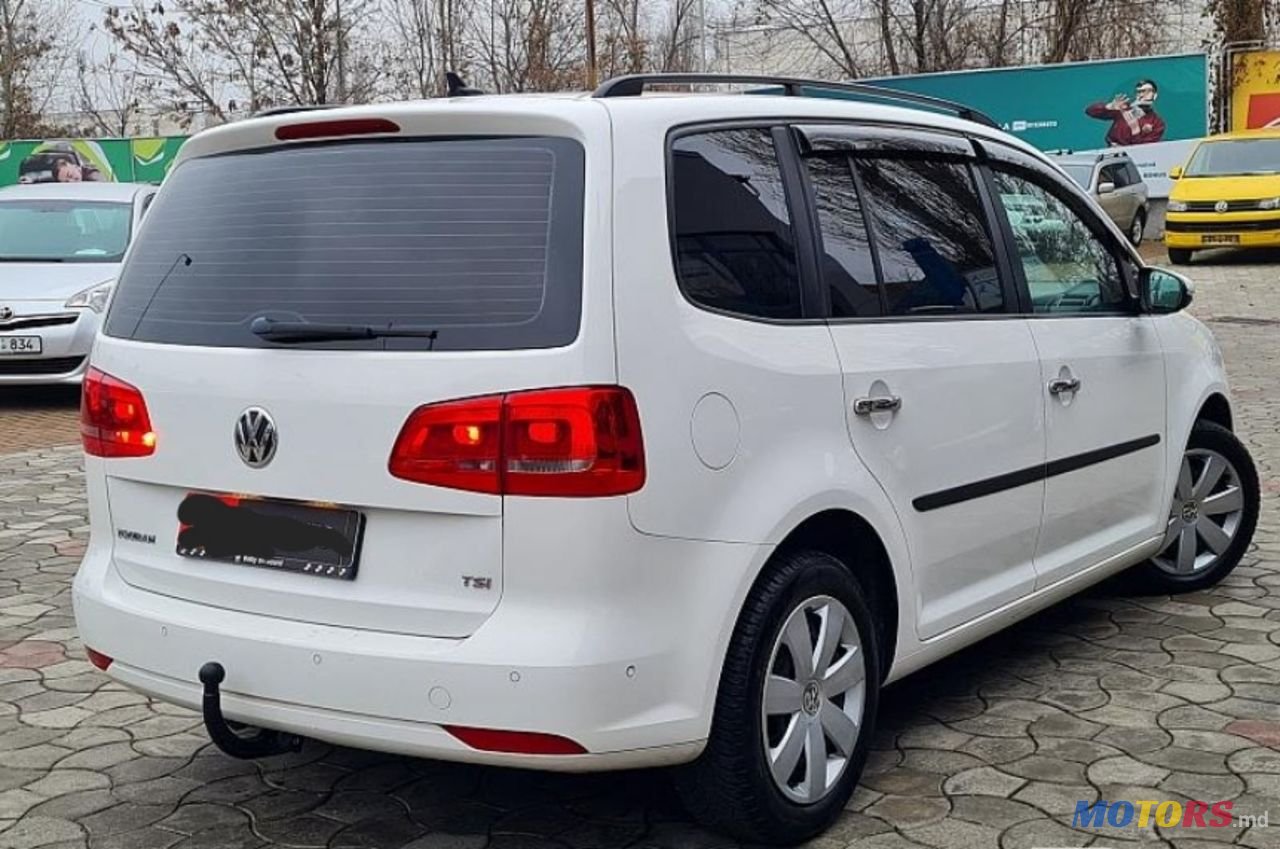 2012' Volkswagen Touran photo #2