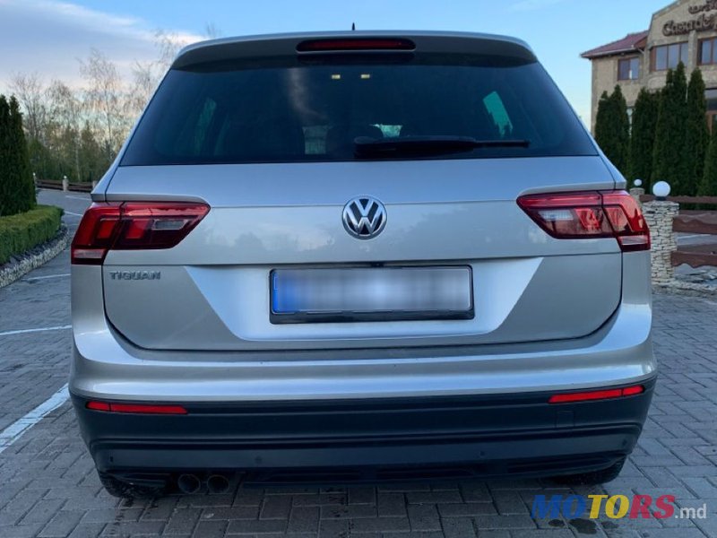 2019' Volkswagen Tiguan photo #4